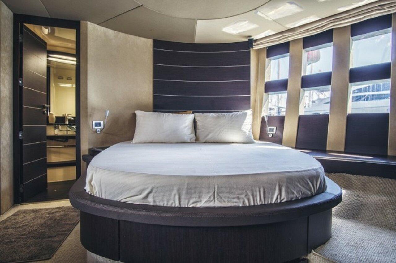 Book Azimut 68 - 3 + 1 cab. Luxury motor yacht for bareboat charter in ACI Marina Split, Split region, Croatia with TripYacht!, picture 17