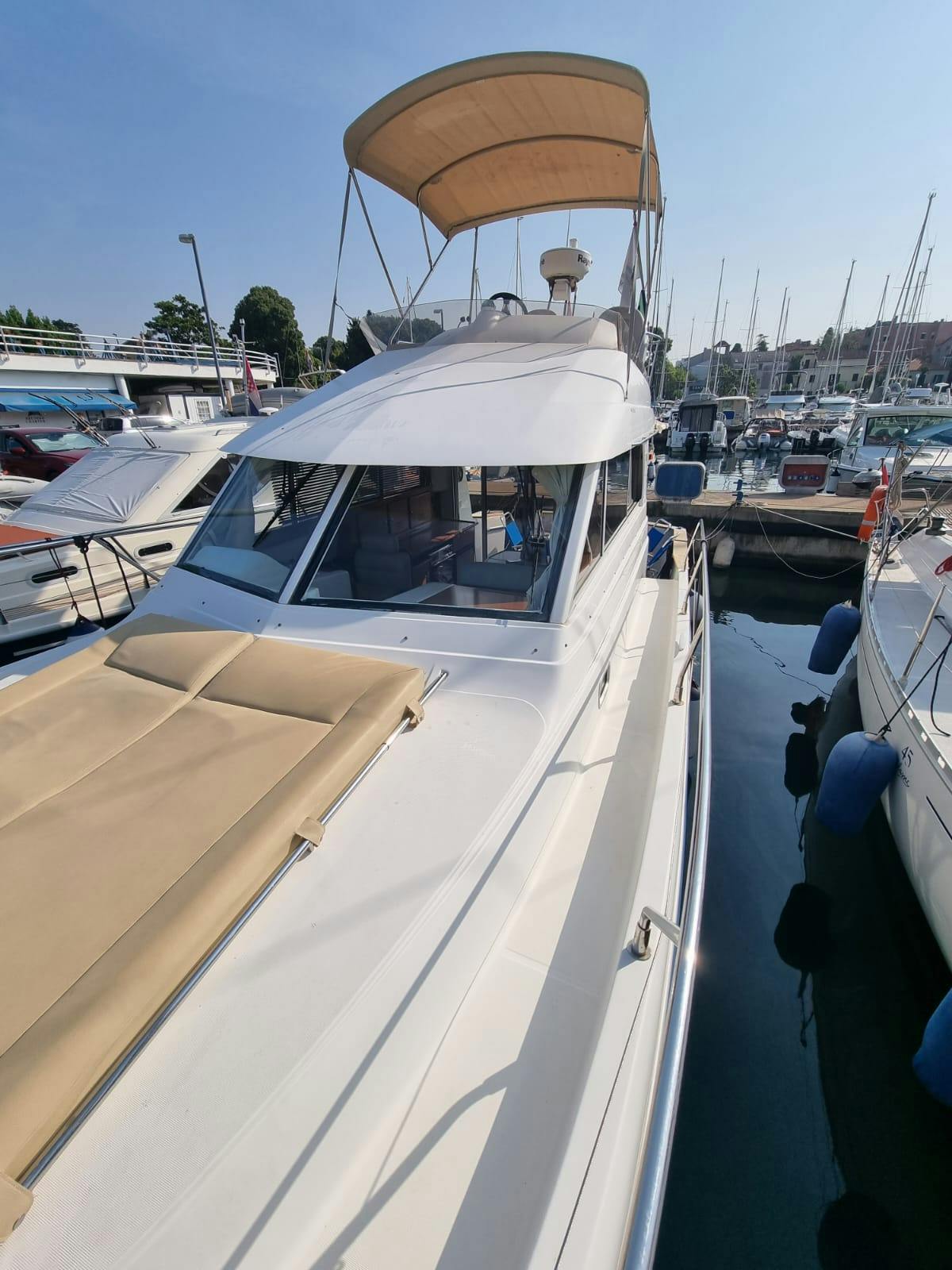 Book Antares 10,80 Fly Motor boat for bareboat charter in Marina Tankerkomerc, Zadar, Zadar region, Croatia with TripYacht!, picture 8