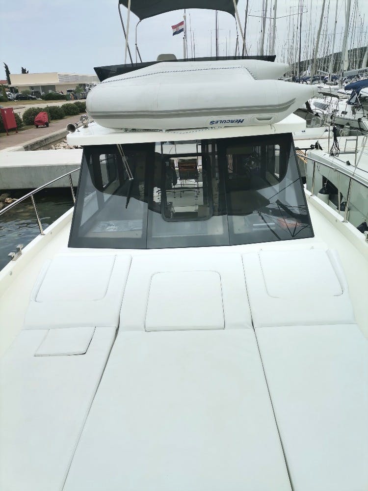 Book Futura 40 Grand Horizon Motor yacht for bareboat charter in Sukosan, D-Marin Dalmacija Marina, Zadar region, Croatia with TripYacht!, picture 6