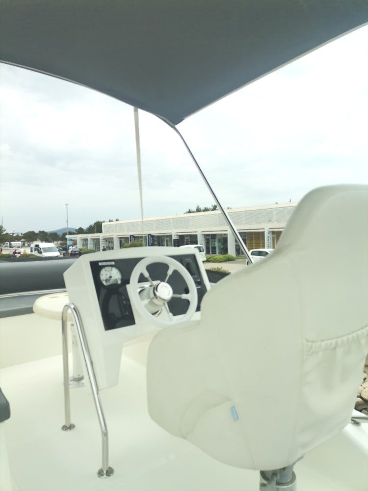 Book Futura 40 Grand Horizon Motor yacht for bareboat charter in Sukosan, D-Marin Dalmacija Marina, Zadar region, Croatia with TripYacht!, picture 5