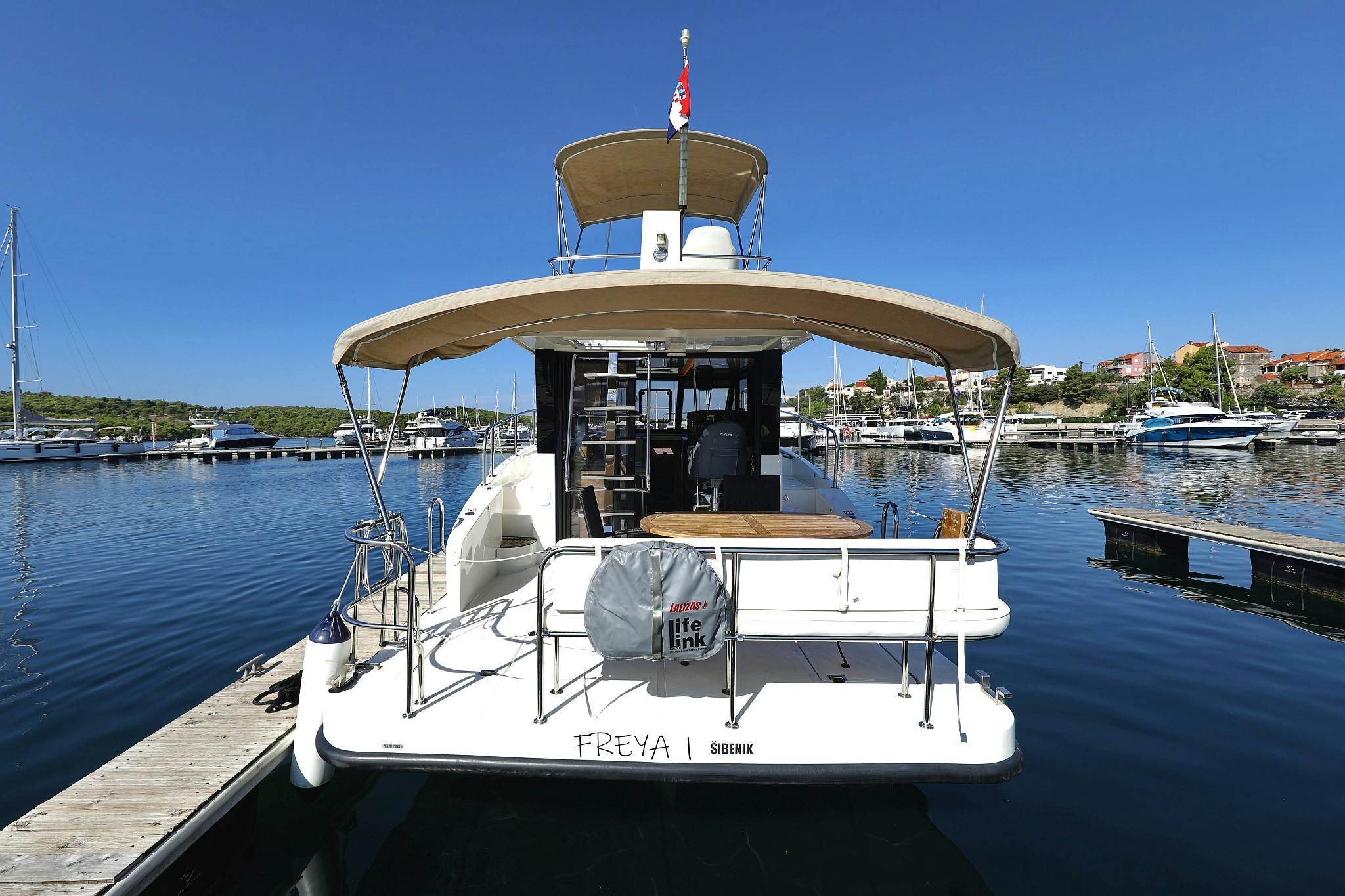 Book Futura 40 Grand Horizon Motor yacht for bareboat charter in Marina Mandalina, Sibenik, Šibenik region, Croatia with TripYacht!, picture 1