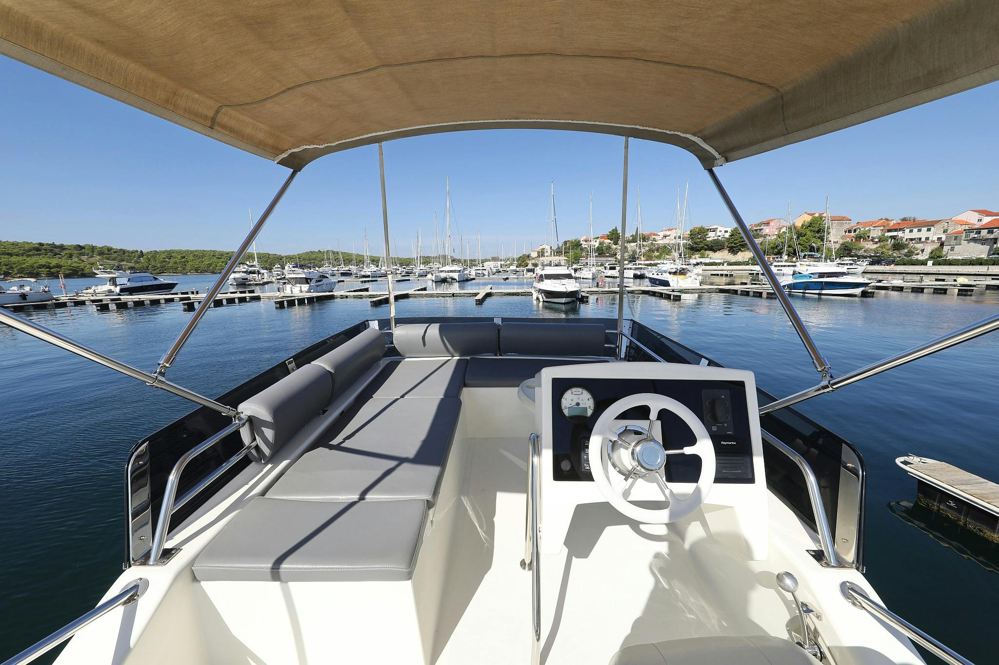 Book Futura 40 Grand Horizon Motor yacht for bareboat charter in Marina Mandalina, Sibenik, Šibenik region, Croatia with TripYacht!, picture 9