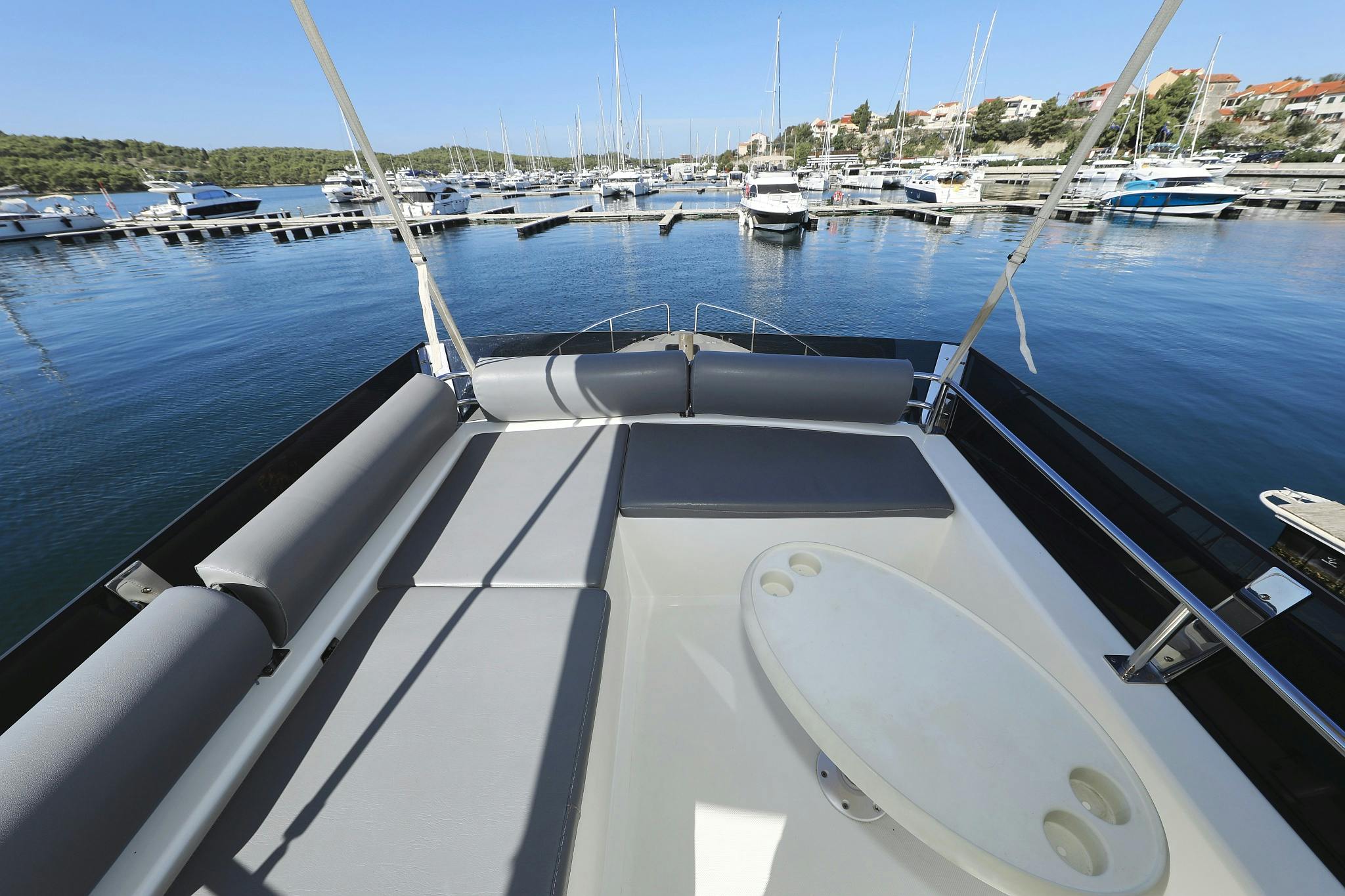 Book Futura 40 Grand Horizon Motor yacht for bareboat charter in Marina Mandalina, Sibenik, Šibenik region, Croatia with TripYacht!, picture 10