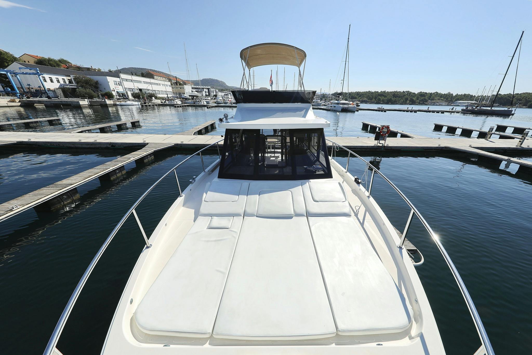 Book Futura 40 Grand Horizon Motor yacht for bareboat charter in Marina Mandalina, Sibenik, Šibenik region, Croatia with TripYacht!, picture 11